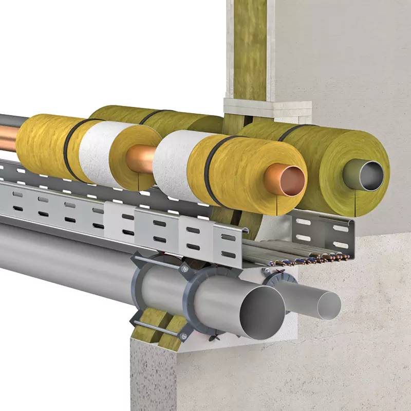 Beschichtete Mineralfaserplatten des Systems Multikombischott 90 schotten Medienleitungen ab.